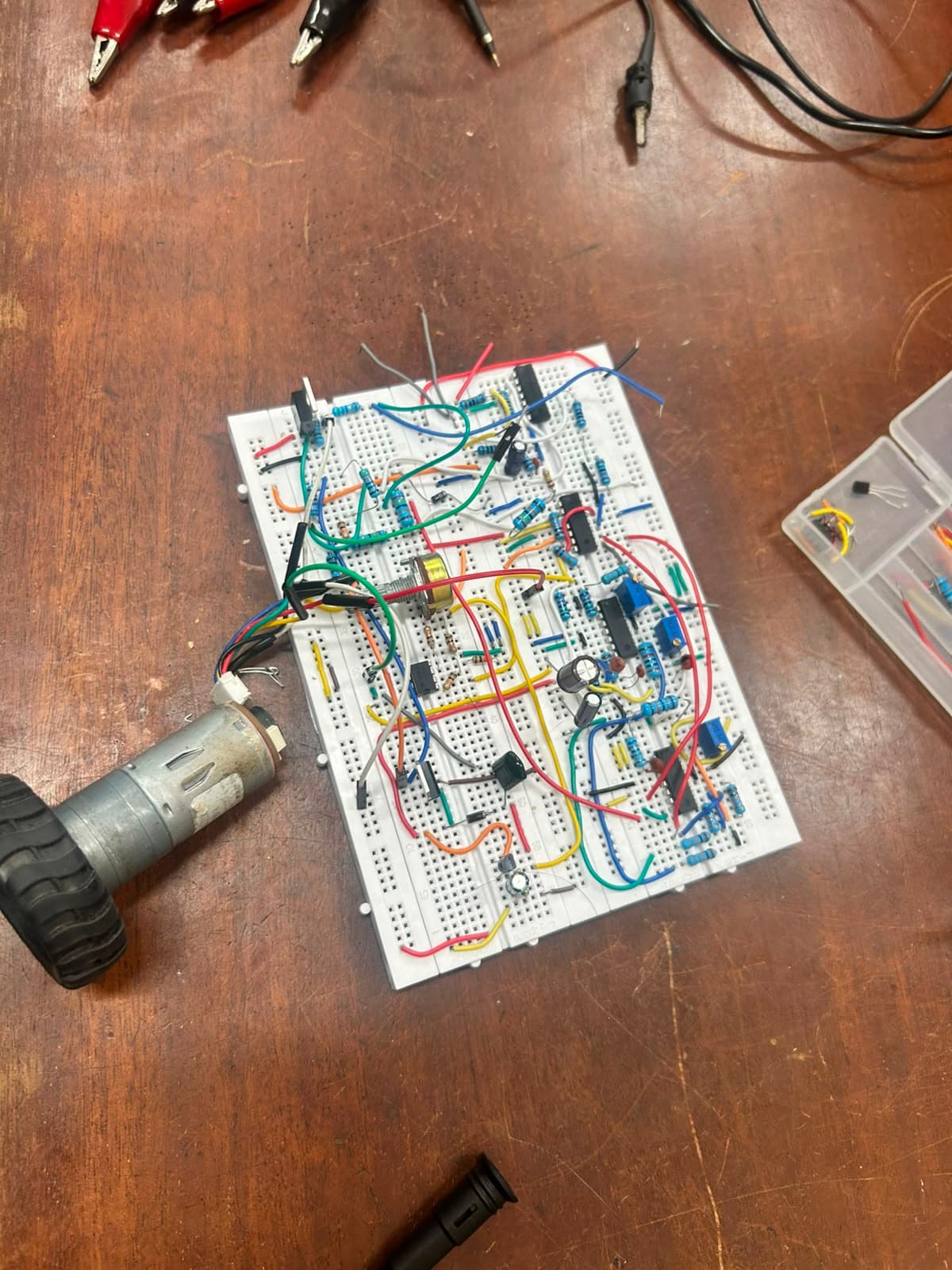 Fully Analog Closed-Loop DC Motor Controller
